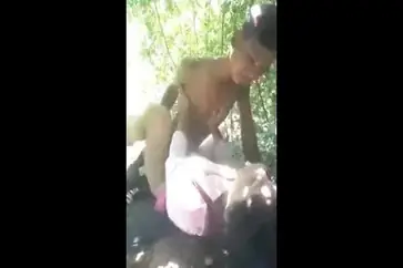 Gadis Cantik Pasrah Goyang Di Hutan Sepi