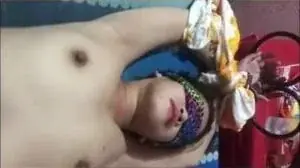 Tante Istri Cantik Pasrah Goyang Kasur Tutup Mata